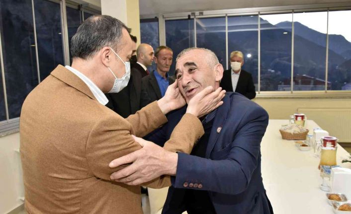 Vali Taşbilek Kürtün’de şehit aileleri, gaziler ve muhtarlarla iftar programında buluştu