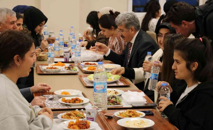 Van’da KYK yurtlarında iftar programı