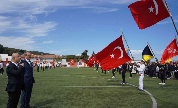 19 Mayıs Atatürk’ü Anma, Gençlik ve Spor Bayramı Ayvalık’ta kutlandı