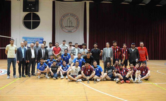 “26. Uluslararası Bilim ve Gençlik Haftası Bahar Şenliği” Spor Turnuvalarında Kupalar Sahiplerini Buldu