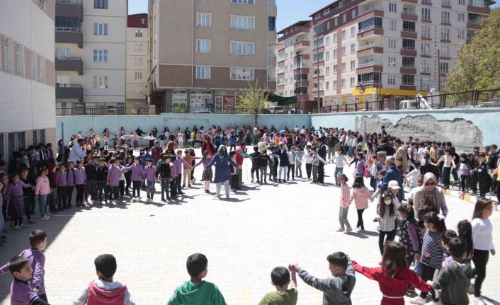 500 çocuk ’Merkezim Her Yerde’ projesi etkinliğinde doyasıya eğlendi