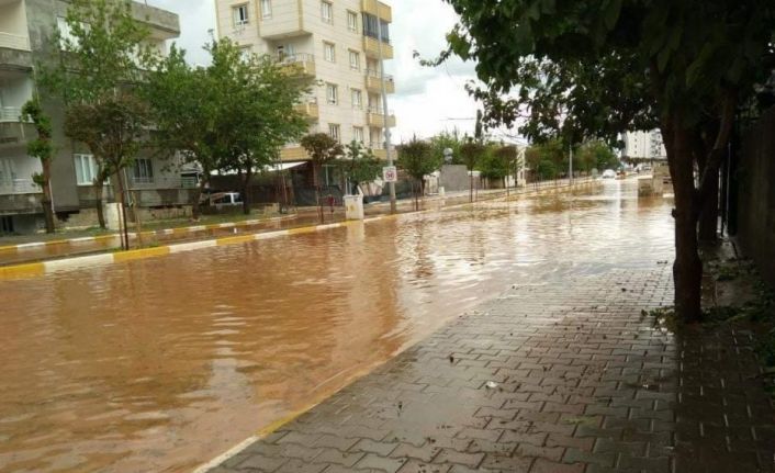 Adıyaman’da 10 dakikalık dolu ve yağmur, hayatı felç etti