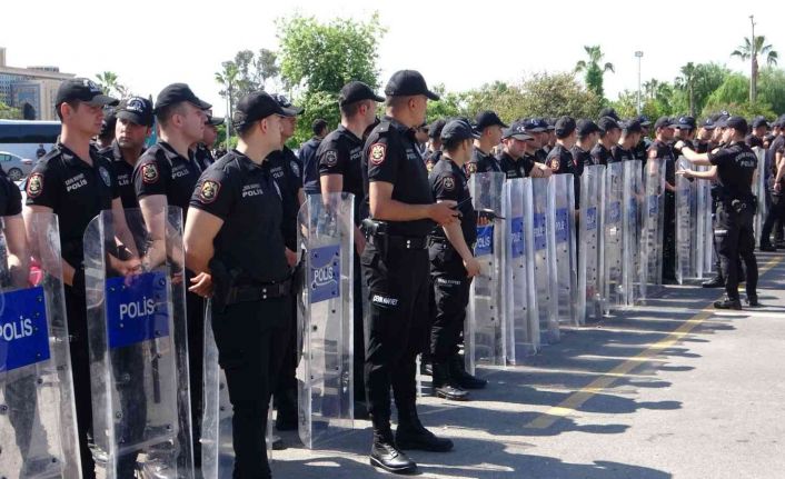 Alpaslan Kuytul, işadamı Koray Sarısaçlı’nın kaçırılması, hürriyetten tahdit, gasp, adam yaralamaya azmettirmek suçlamaları ile gözaltına alındı