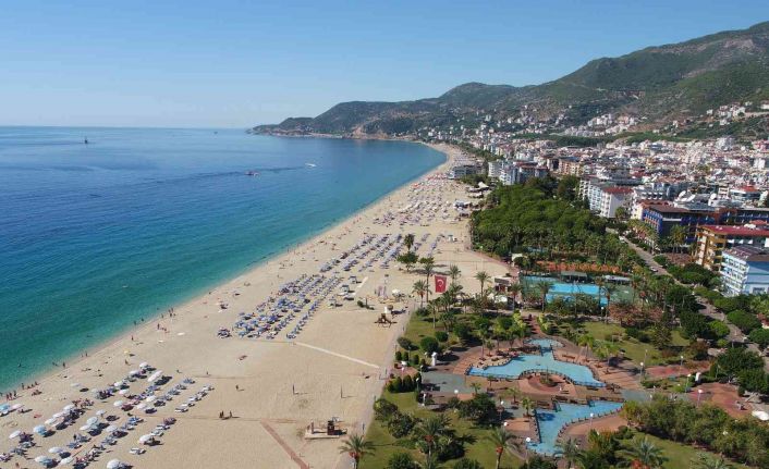 Antalya’yı ziyaret eden turist sayısı 2021 yılına göre yüzde 162 arttı