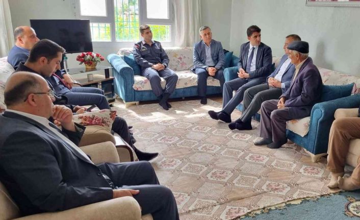 Araban’da protokol şehit ve gazi aileleri ile evlerinde bayramlaştı
