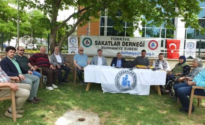 Balıkesir’de engellilerin el emeği göz nuru eserleri sergilendi