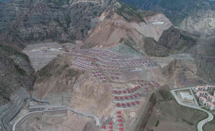 Baraj suları altında kalacak olan Tekkale köyünün yerine inşa edilen yeni köyün yüzde 84’ü tamamlandı