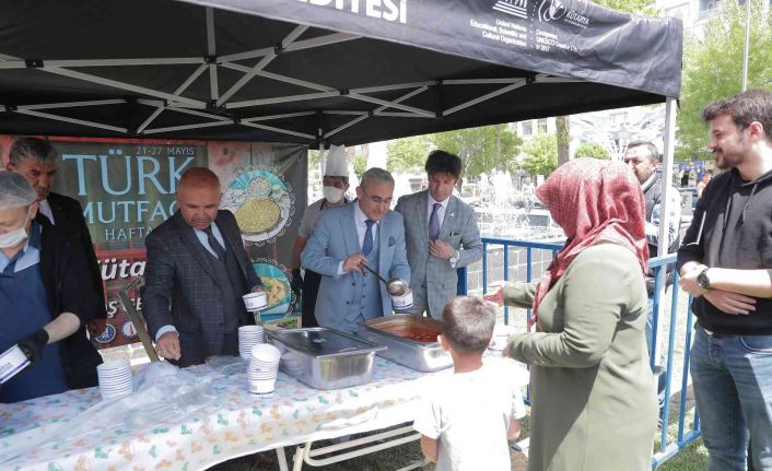 Başkan Alim Işık, halka ’sıkıcık çorbası’ ikram etti