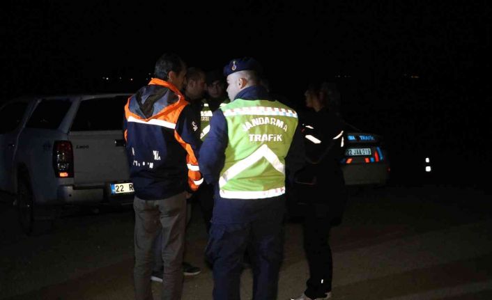 Bayram ziyareti acı sonla bitti: Otomobil nehre uçtu, karı koca öldü, anne yaralandı