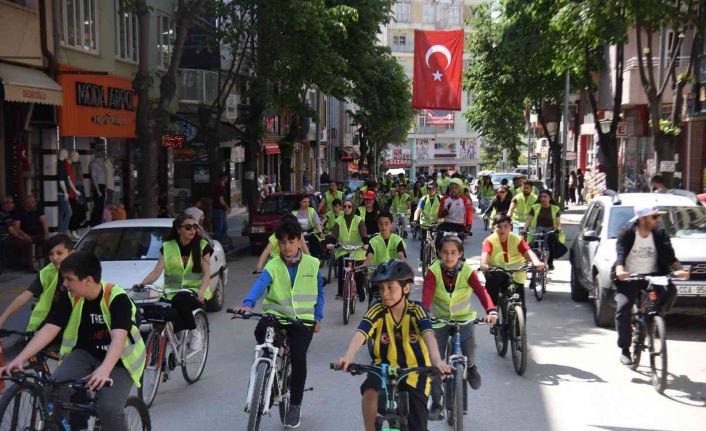 Bilecik’te 19 Mayıs Gençlik Haftası etkinlikleri bisiklet turuyla başladı
