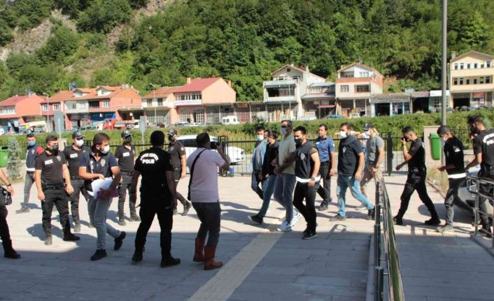 Bozkurt’taki selde 17 kişinin öldüğü, 3 kişinin kaybolduğu Ölçer Apartmanının müteahhidi tahliye edildi