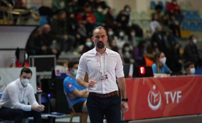 Bursa Büyükşehir Belediyespor’da Başantrenör Cemal Bora Şensoy’la sözleşme yenilendi