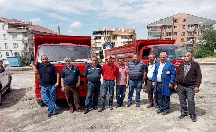 Çankaya Belediyesi’nin esnafa haber vermeden asfaltını kazıdığı pazar yeri kullanılmaz hale geldi