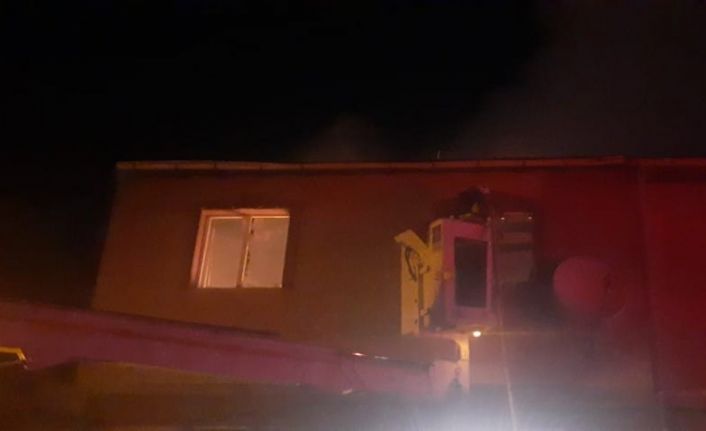 Çıkan yangında ev kullanılmaz hale geldi