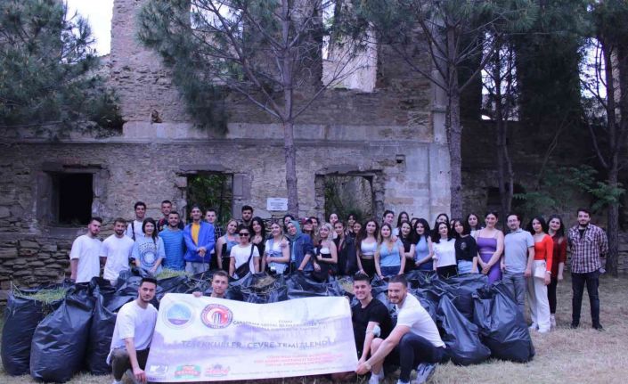ÇOMÜ’lü öğrenciler sosyal sorumluluk projesiyle çevre temizliği gerçekleştirdi