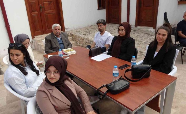 Çorumlu yazar, şair ve halk ozanları gençlerle buluştu