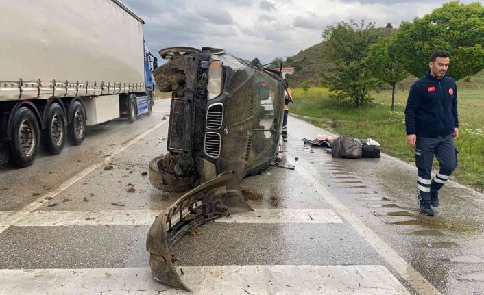 D-100’de kontrolden çıkan cip takla attı: 1 ölü, 2 yaralı