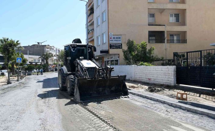 Davutlar Mahallesi’ne 4 ayda 20 bin metrekare yeni yol çalışması yapıldı
