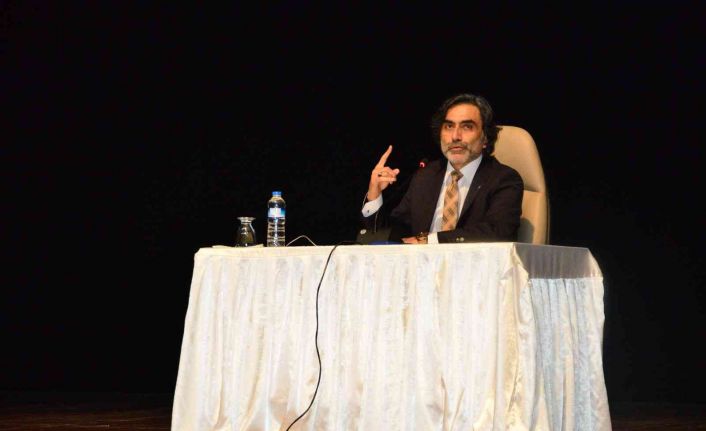 Din İşleri Yüksek Kurulu Üyesi Prof. Dr. Aydemir, Uşak’ta Z kuşağını anlattı