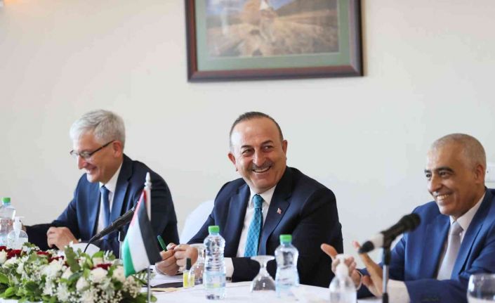 Dışişleri Bakanı Çavuşoğlu, Filistin’deki Türkiye mezunlarıyla bir araya geldi