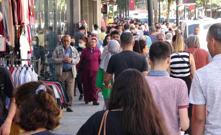 Diyarbakır İl Sağlık Müdürü Dr. Tekin: “Geldiğimiz süreçte 262 bin pozitif vakamız vardı. Şu anda 10’nun altındayız”