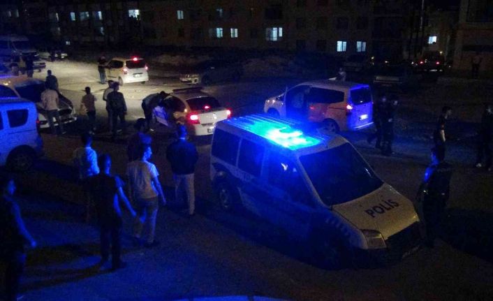 Düğünde uyarı yapan polise taşlı, sopalı saldırı: 3 yaralı, 10 gözaltı