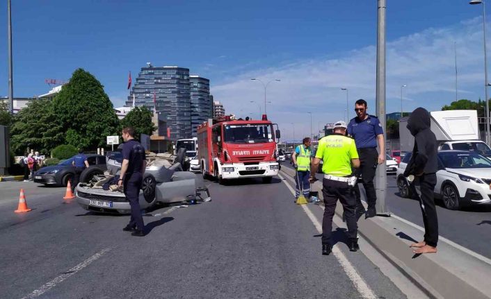 E-5 karayolundaki kazada araç takla attı: 1’i hamile 3 yaralı