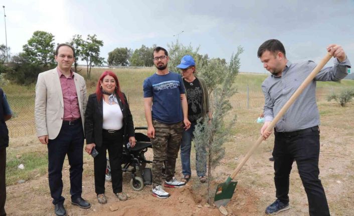 Engelli vatandaşlar ’Benim de bir ağacım var’ projesi çerçevesinde fidan dikti