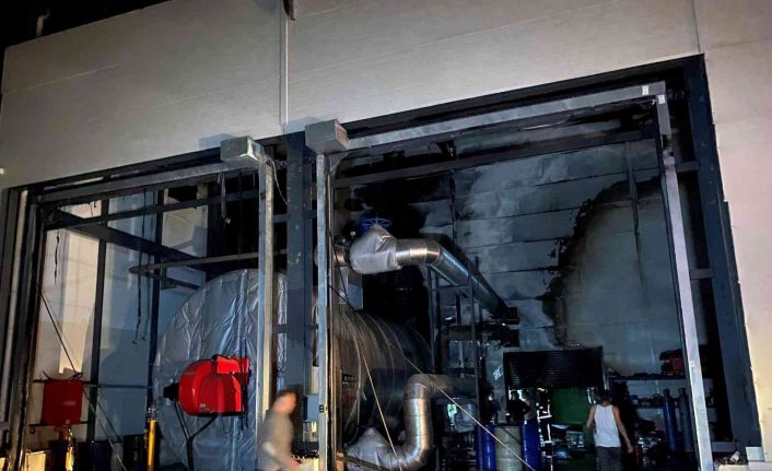 Fabrikanın yağ kazanında korkutan patlama: Çok sayıda ekip sevk edildi