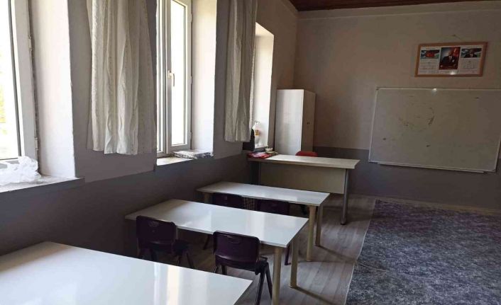 Gediz’de 8 okulda alt yapı ve eğitim ortamlarını zenginleştirme çalışması yapılıyor