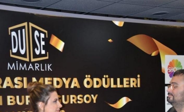 Girişimci Özdemir, ’Yılın En İyi Çıkış Yapan Yaşam Koçu’ ödülüne layık görüldü