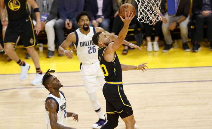 Golden State Warriors, Dallas Mavericks karşısında 1-0 öne geçti