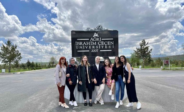 Gönüllü hizmet projesiyle Portekiz’e giden 16 öğrenci Ukrayna için seferber oldu