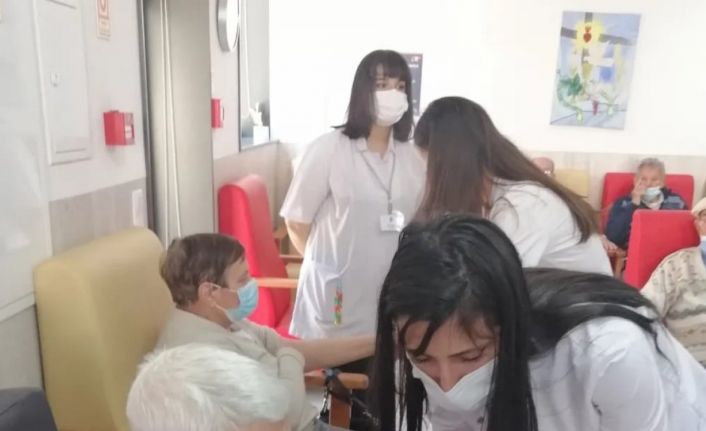 Hasta ve yaşlı hizmetleri eğitimi gören lise öğrencileri Portekiz’de staj yapıyor