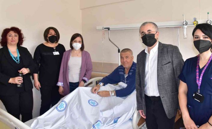 Hastane yönetimi hastaların ve personelin bayramını kutladı