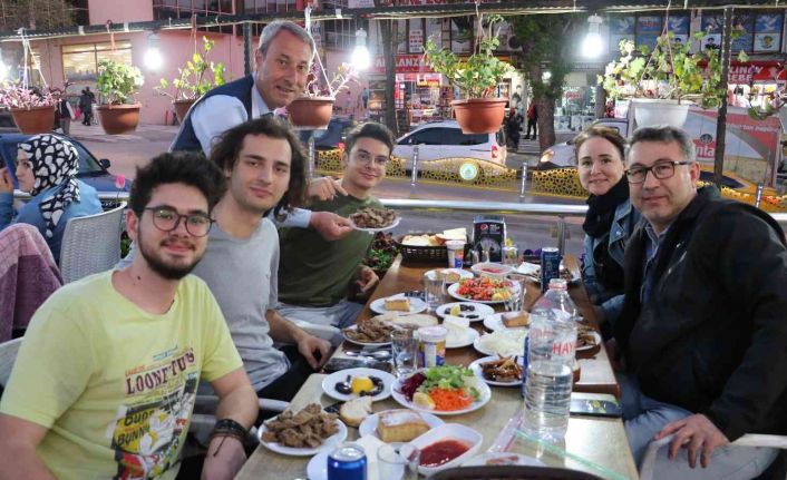 İftar sofralarının vazgeçilmez lezzeti tava ciğere Ramazan’ın son gününde de yoğun ilgi
