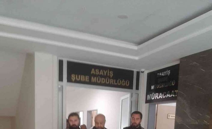 İnternetten sahte kiralık ev ilanı ile yabancıları dolandıran 2 kişi yakalandı