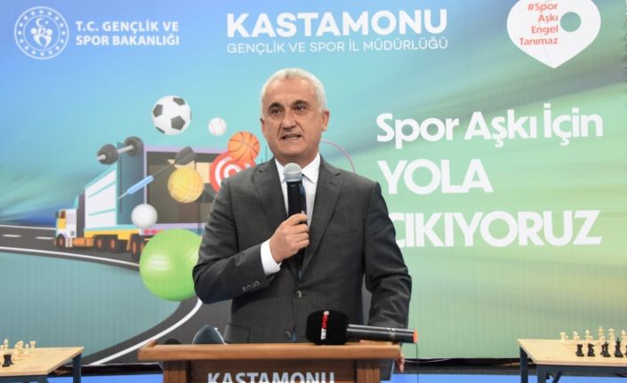 Kastamonu Valisi Avni Çakır: “Spor salonlarını insanlarımızla buluşturma noktasında yoğun bir çaba içerisindeyiz”