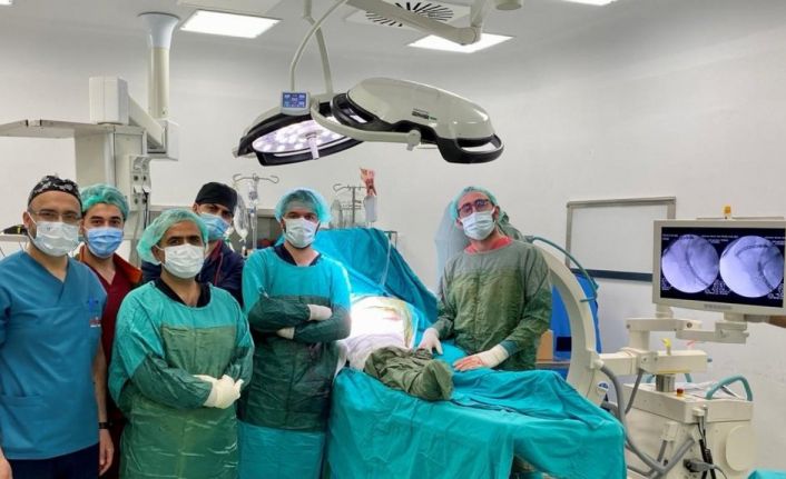 Kırılan leğen kemiğini 20 halkalık zincirle birleştirdiler