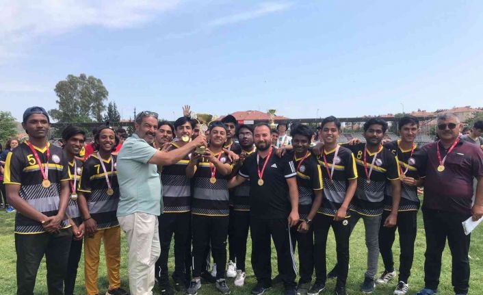 Kriket Türkiye Şampiyonu Uluslararası Ömer Halisdemir Anadolu İmam Hatip Lisesi oldu