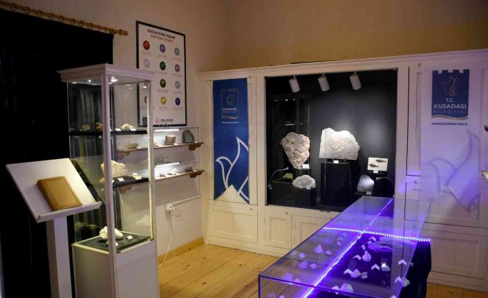 Kuşadası Belediyesi’nce açılan Fosil ve Mineral Müzesi, Tarihi Kentler Birliği ödüle layık görüldü