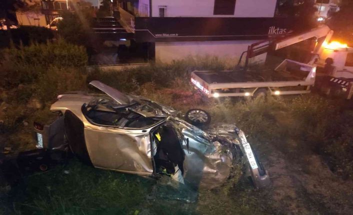 Kuşadası’nda motosiklet ile otomobil kafa kafaya çarpıştı: 2’si ağır 3 yaralı