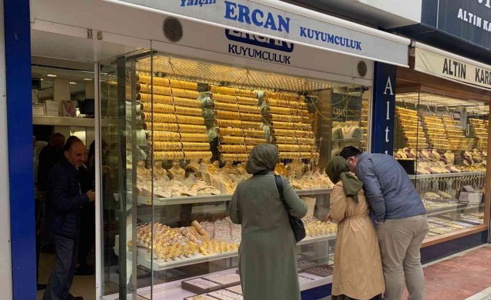 Kuyumcularda düğün sezonu hareketliliği başladı