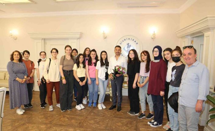 Liseli öğrenciler Kilim Müzesi ile şampiyonaya gitmeye hak kazandı