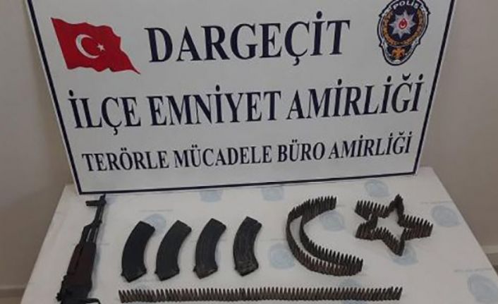 Mardin’de metruk binada teröristlere ait uzun namlulu silah ve mühimmat ele geçirildi