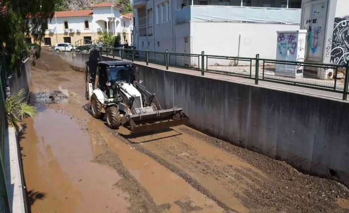 Marmaris Maksim dere yatağında çalımalar sürüyor