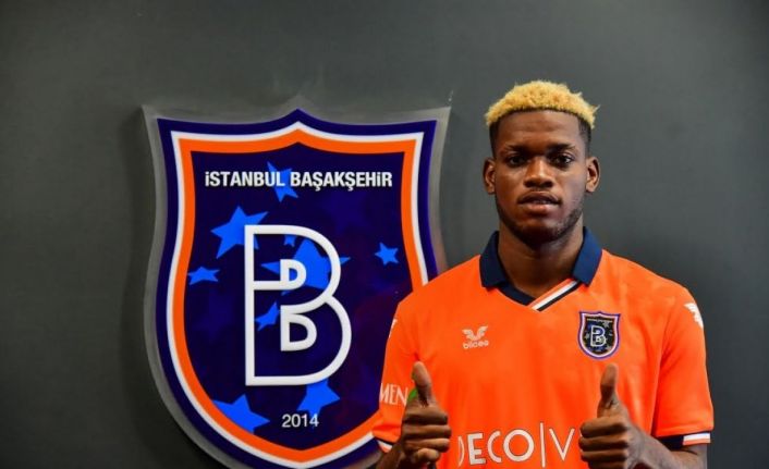 Medipol Başakşehir: "Kulübümüz, bonservisi Racing Club Olympic kulübünde olan futbolcu Francis Nzaba’yı üç yıllığına kadrosuna kattı."
