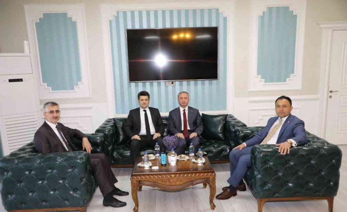 Milli Eğitim Bakan Yardımcısı Yılmaz, Patnos ve Tutak ilçelerini ziyaret etti