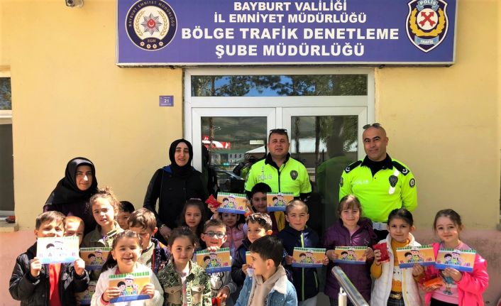 Minik öğrenciler Trafik Haftası’nı kutladı