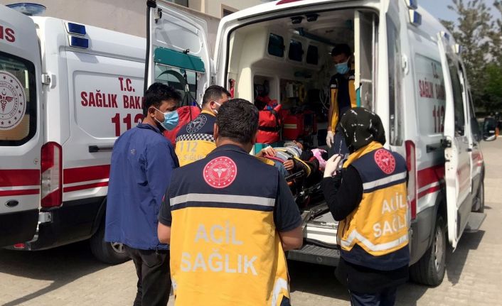 Motosiklet ile otomobil çarpıştı: 2 yaralı